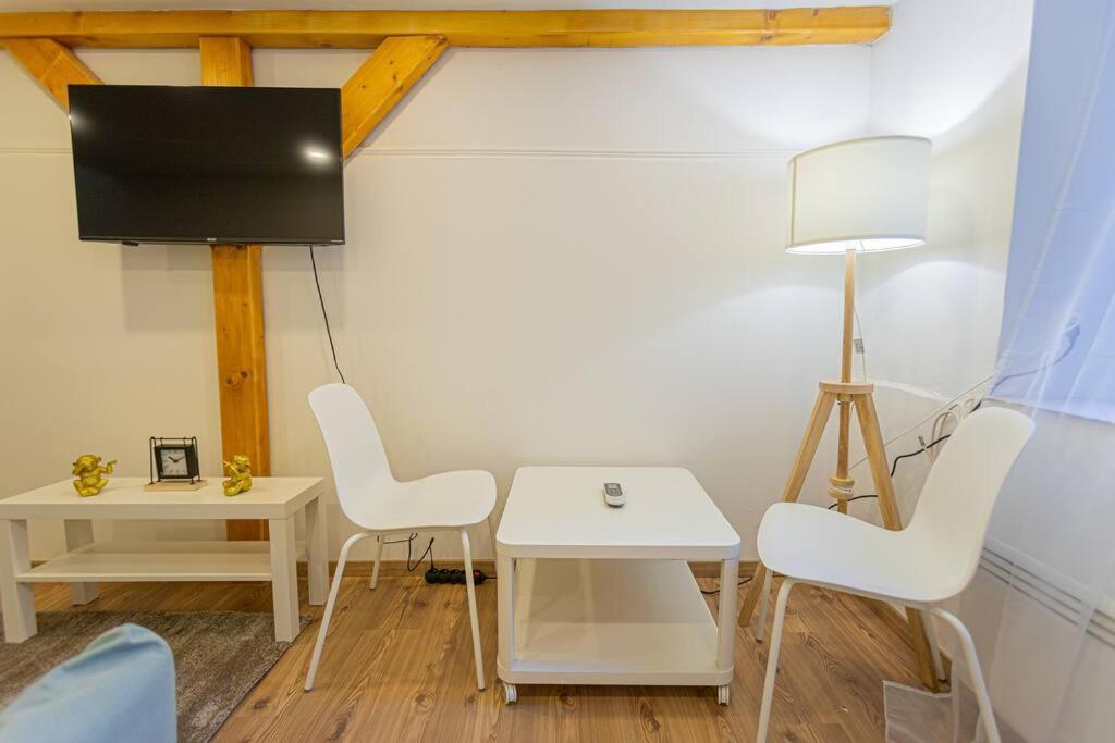 2 Bedroom Apartment In The Dob Street, Emerald Budapest Extérieur photo